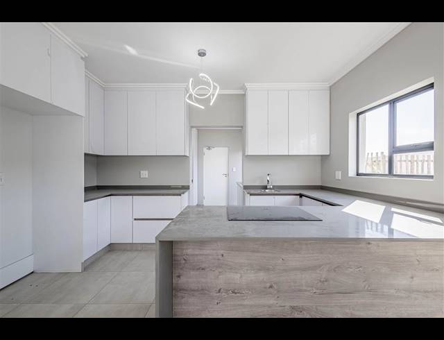 4 BEDROOM HOUSE FOR SALE IN PALM LAKES ESTATE